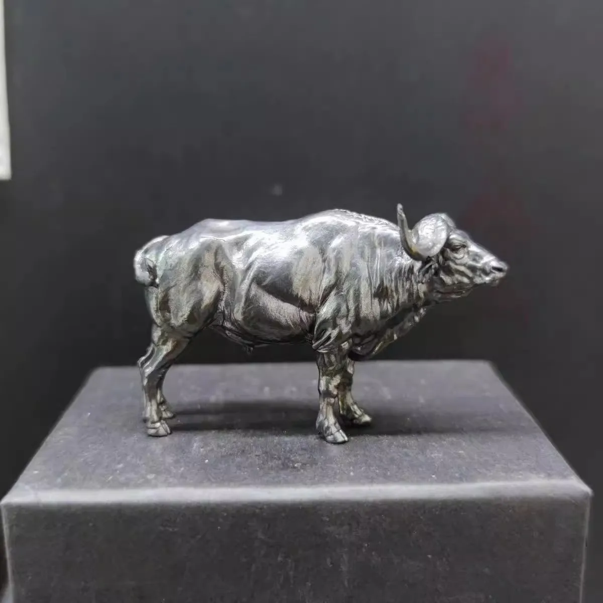 Vintage Collectible Furniture - Scultura di bufalo africano in ottone,