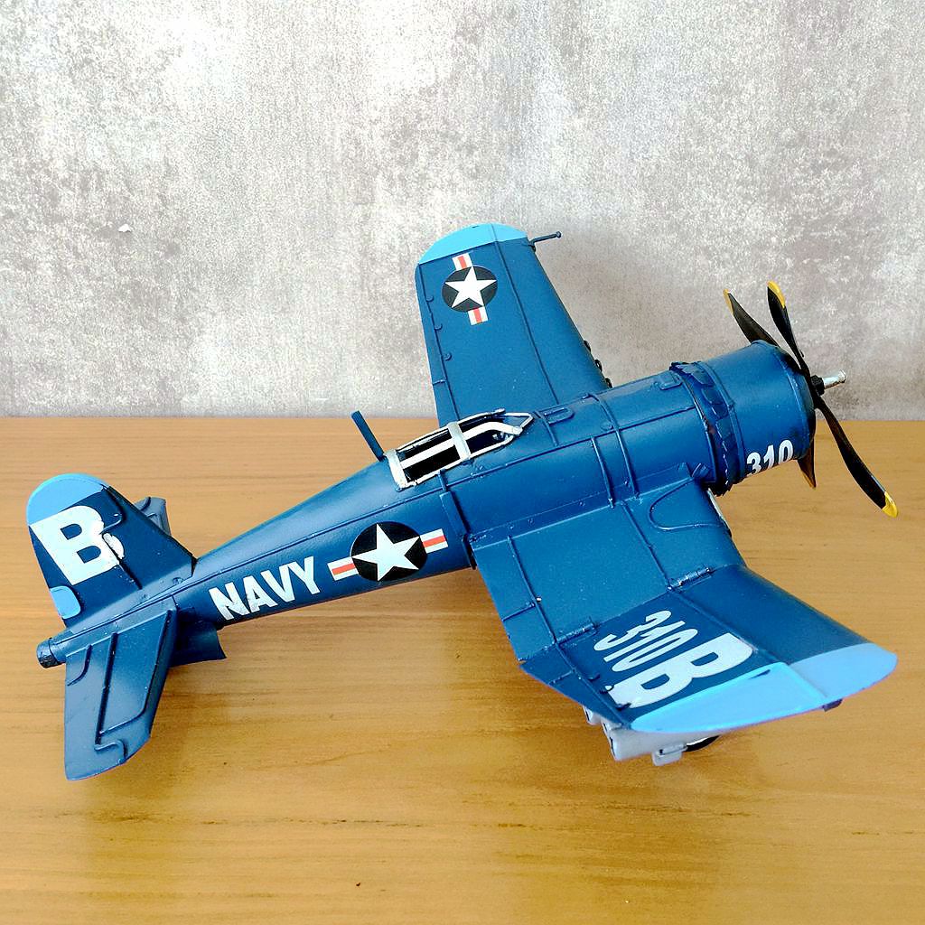 Vintage Collectible Furniture - Vintage Ironwork Tin modello di aeroplano